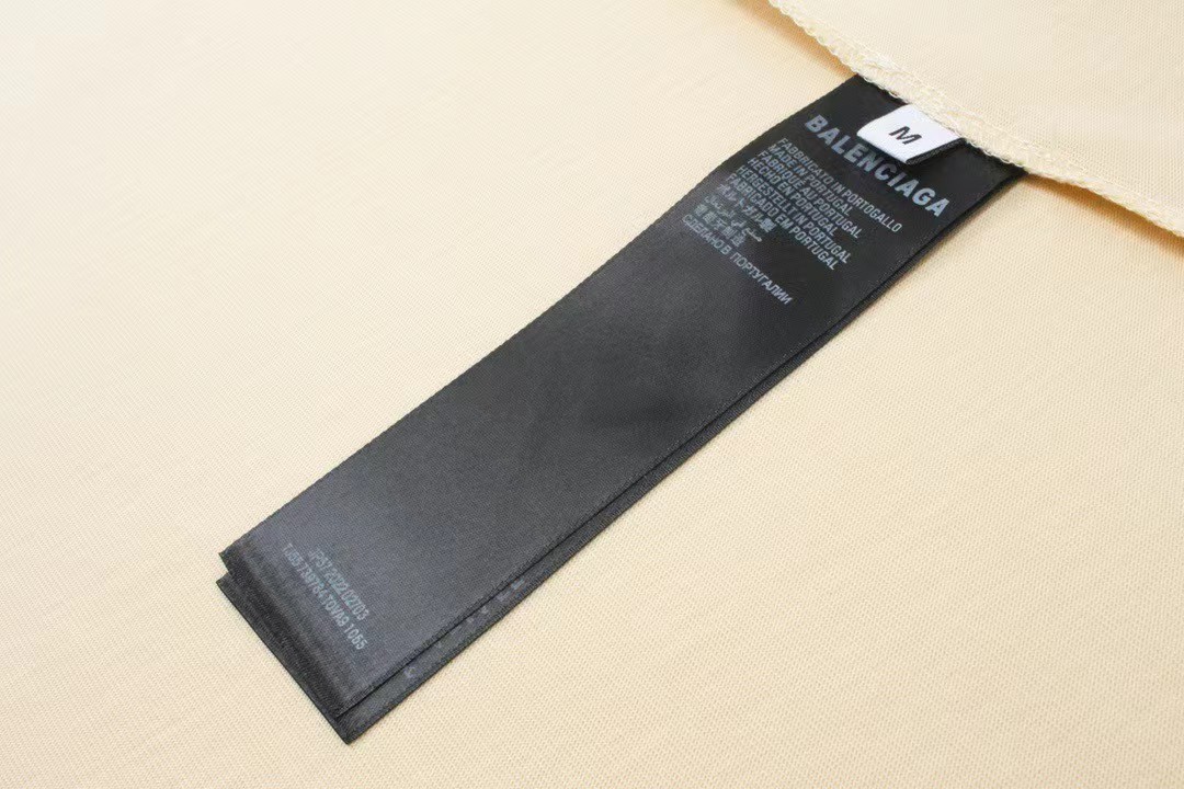 【BALENCIAGA 公式旗艦店】 バレンシアガ Tシャツ ご好評に付き再入荷!