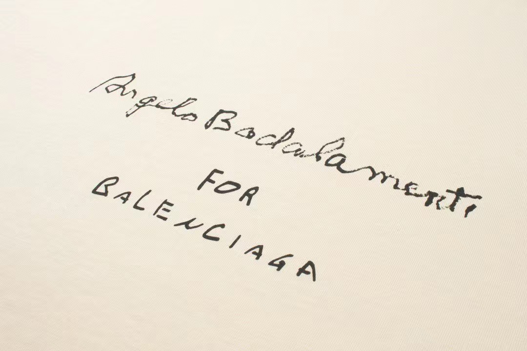 【BALENCIAGA 公式旗艦店】 バレンシアガ Tシャツ ご好評に付き再入荷!