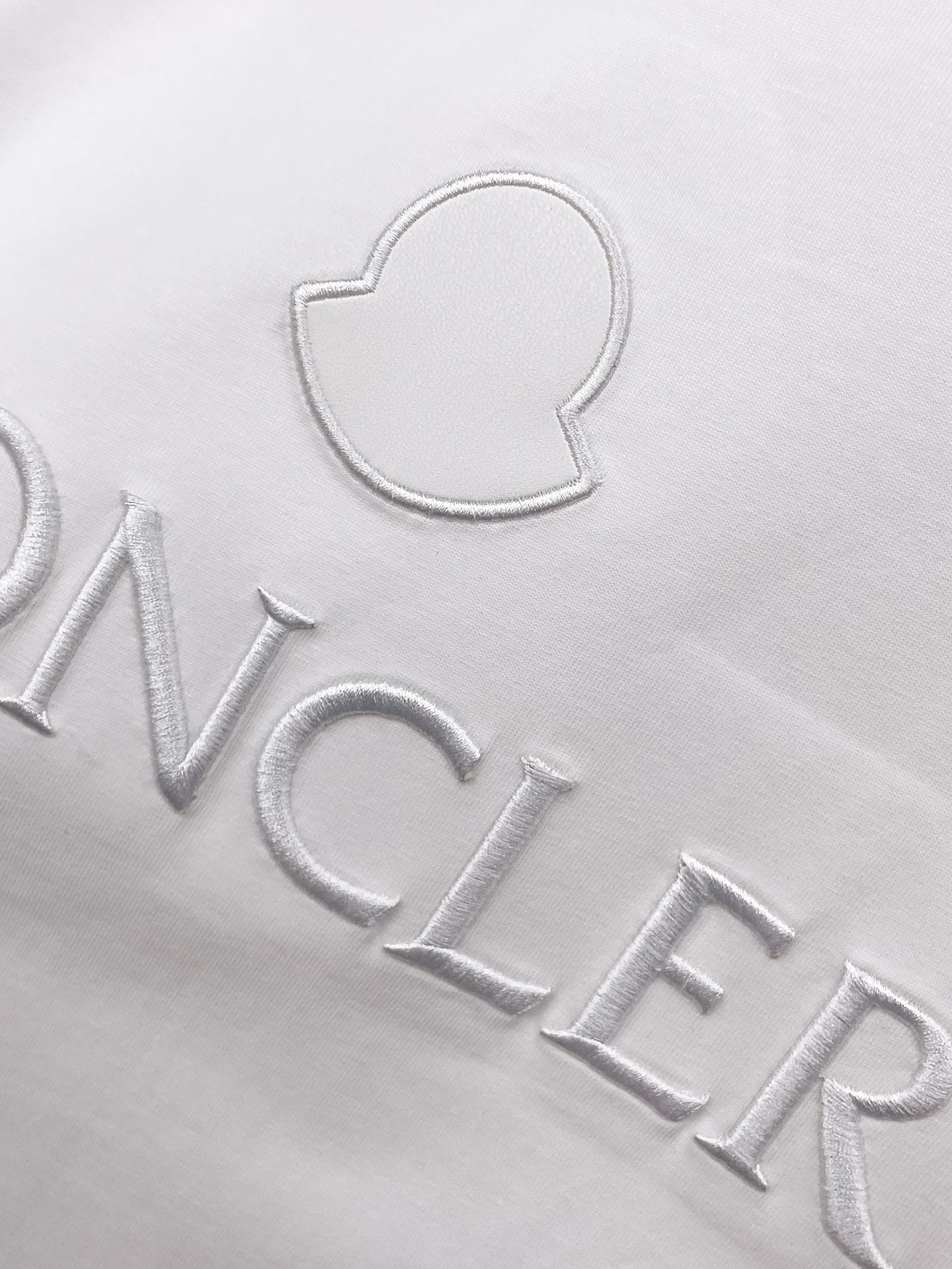 【Moncler 】（モンクレール）男女兼用、ご好評に付き再入荷！