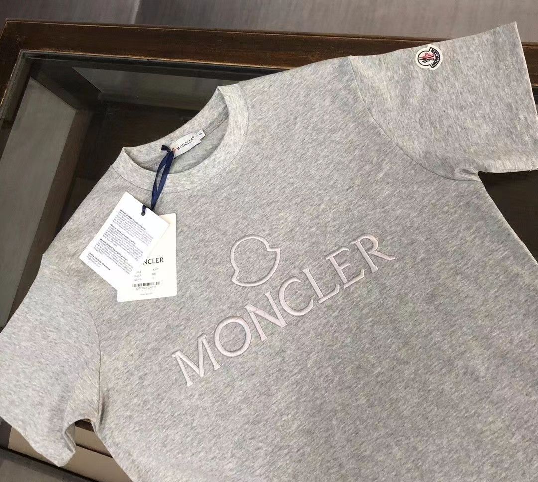 【Moncler 】（モンクレール）男女兼用、ご好評に付き再入荷！