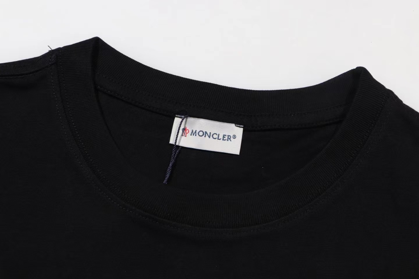 【Moncler 】（モンクレール）男女兼用、ご好評に付き再入荷！