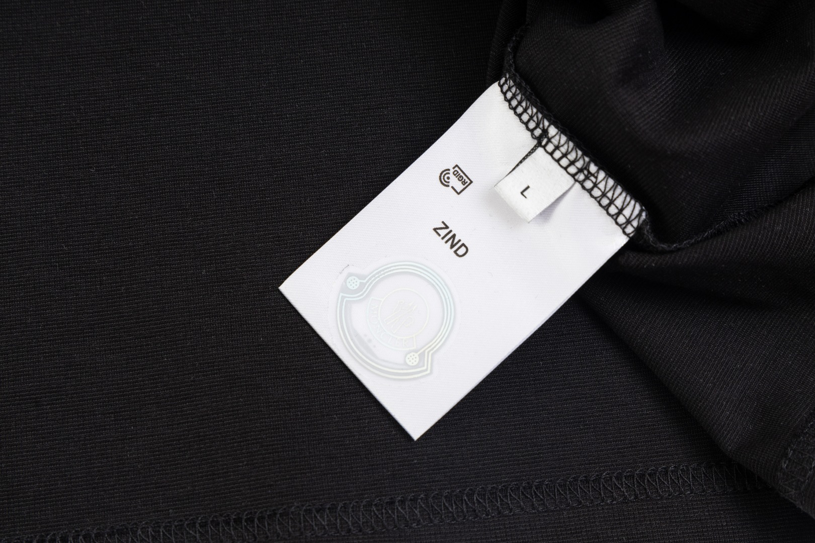 【Moncler 】（モンクレール）男女兼用、ご好評に付き再入荷！