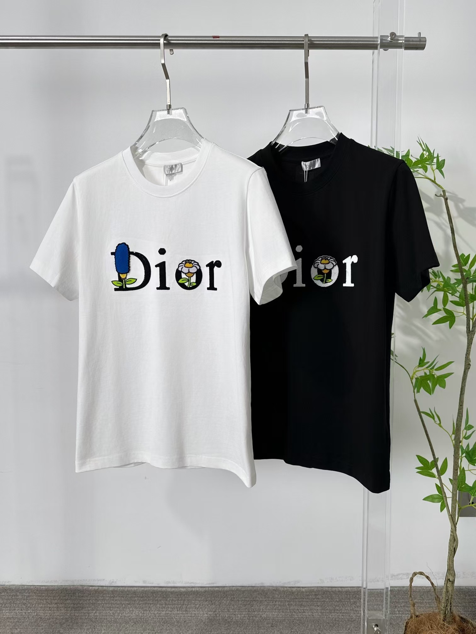 【DIOR 公式旗艦店】ディオール Tシャツ ご好評に付き再入荷！