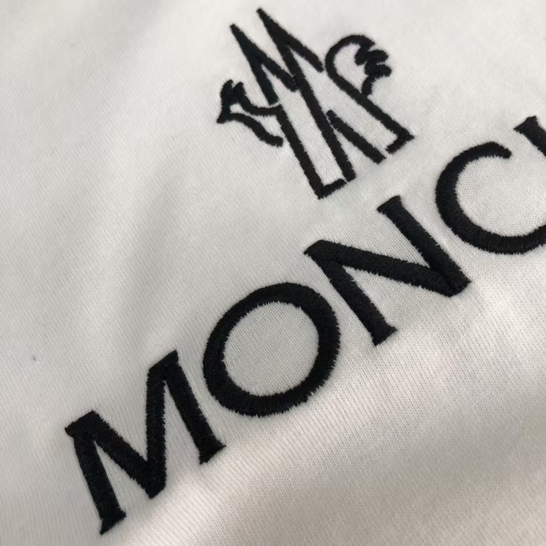 【Moncler 】（モンクレール）男女兼用、ご好評に付き再入荷！