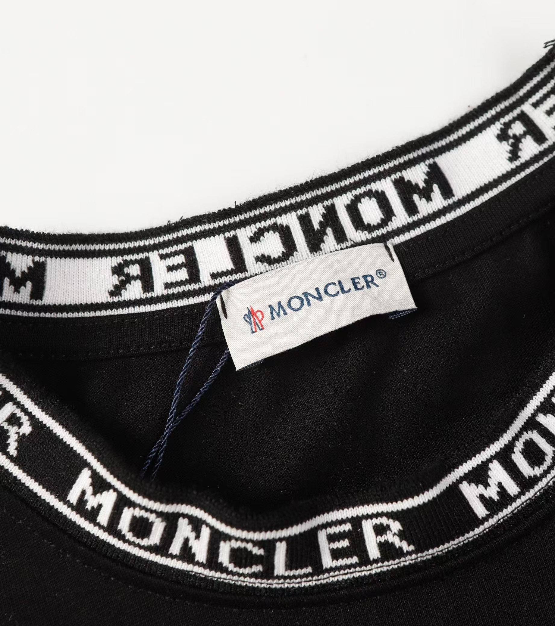 【Moncler 】（モンクレール）男女兼用、ご好評に付き再入荷！