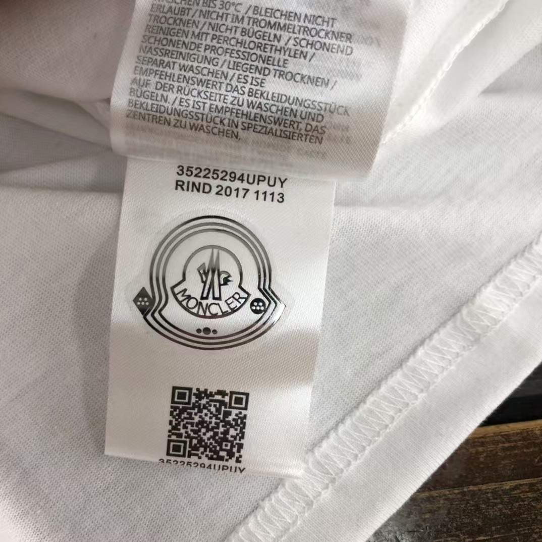 【Moncler 】（モンクレール）男女兼用、ご好評に付き再入荷！