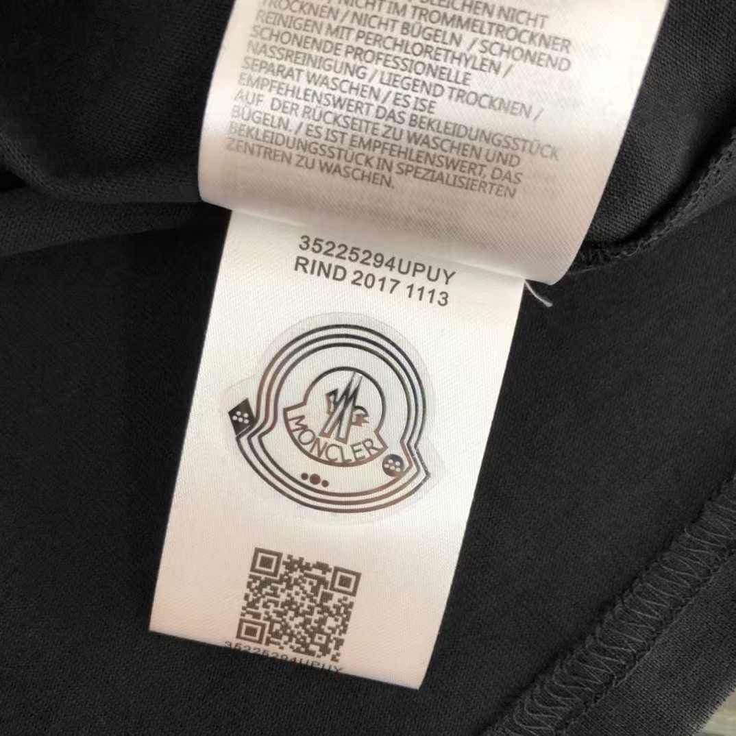 【Moncler 】（モンクレール）男女兼用、ご好評に付き再入荷！