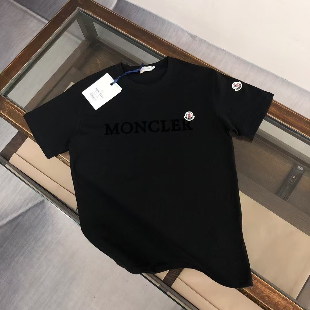 【Moncler 】（モンクレール）男女兼用、ご好評に付き再入荷！