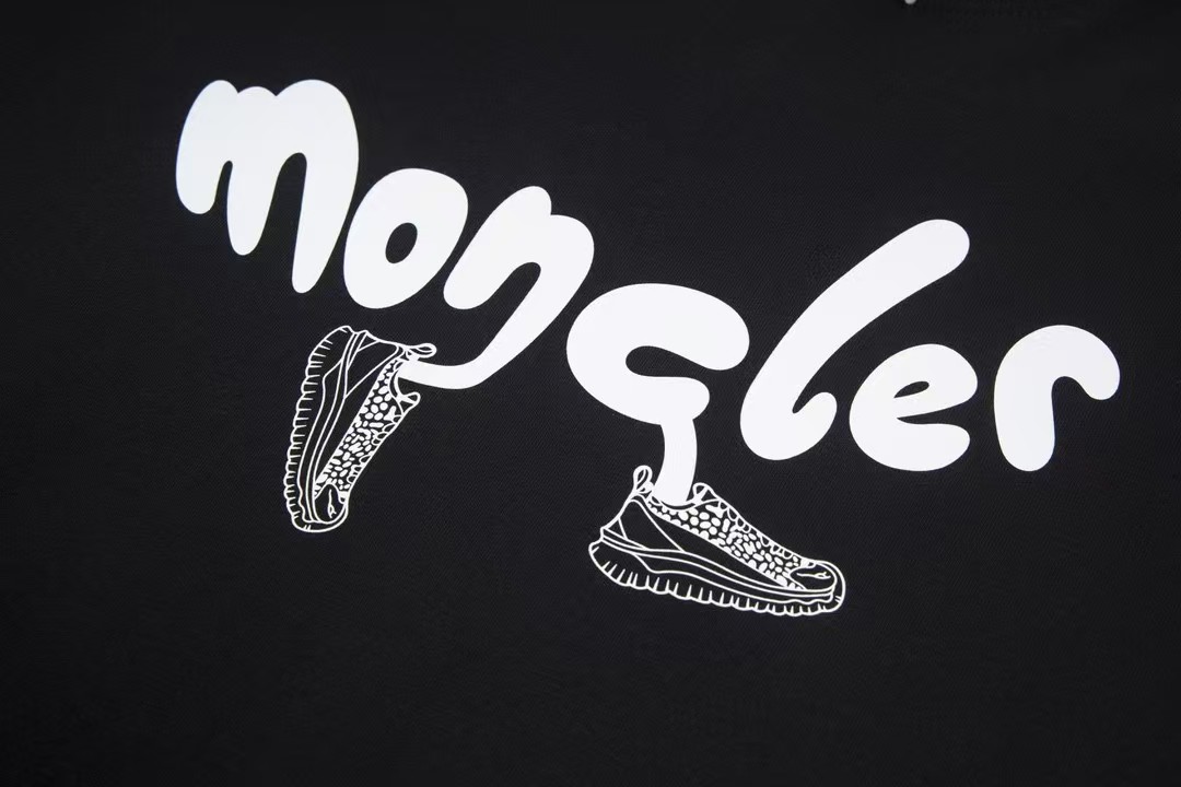 【Moncler 】（モンクレール）男女兼用、ご好評に付き再入荷！
