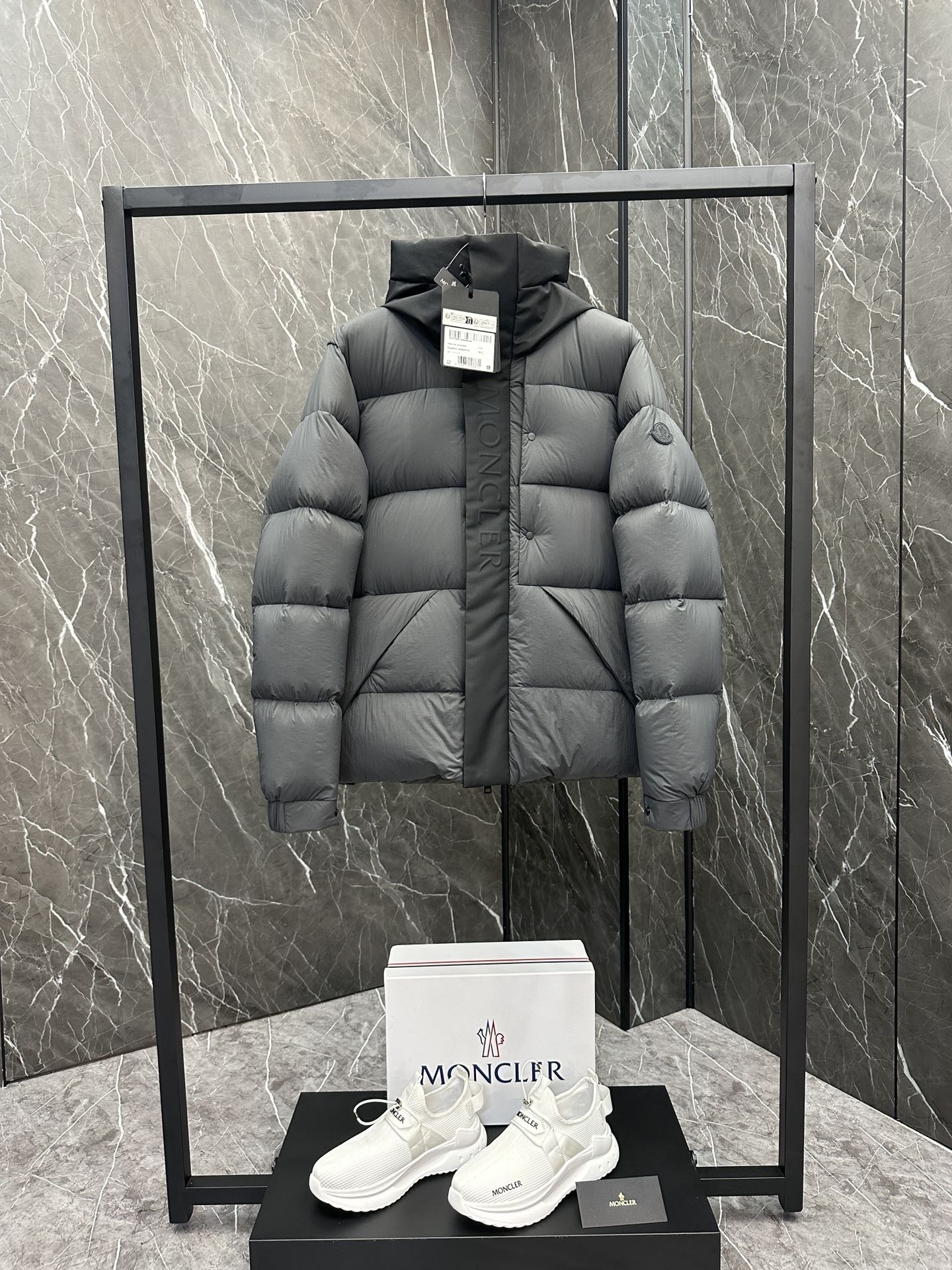 【公式認定ストア】MONCLER  Madeira モンクレール 定番ダウンコート 限定発売中！多くの著名人やセレブに愛用されています! 爆買い！即完売必至