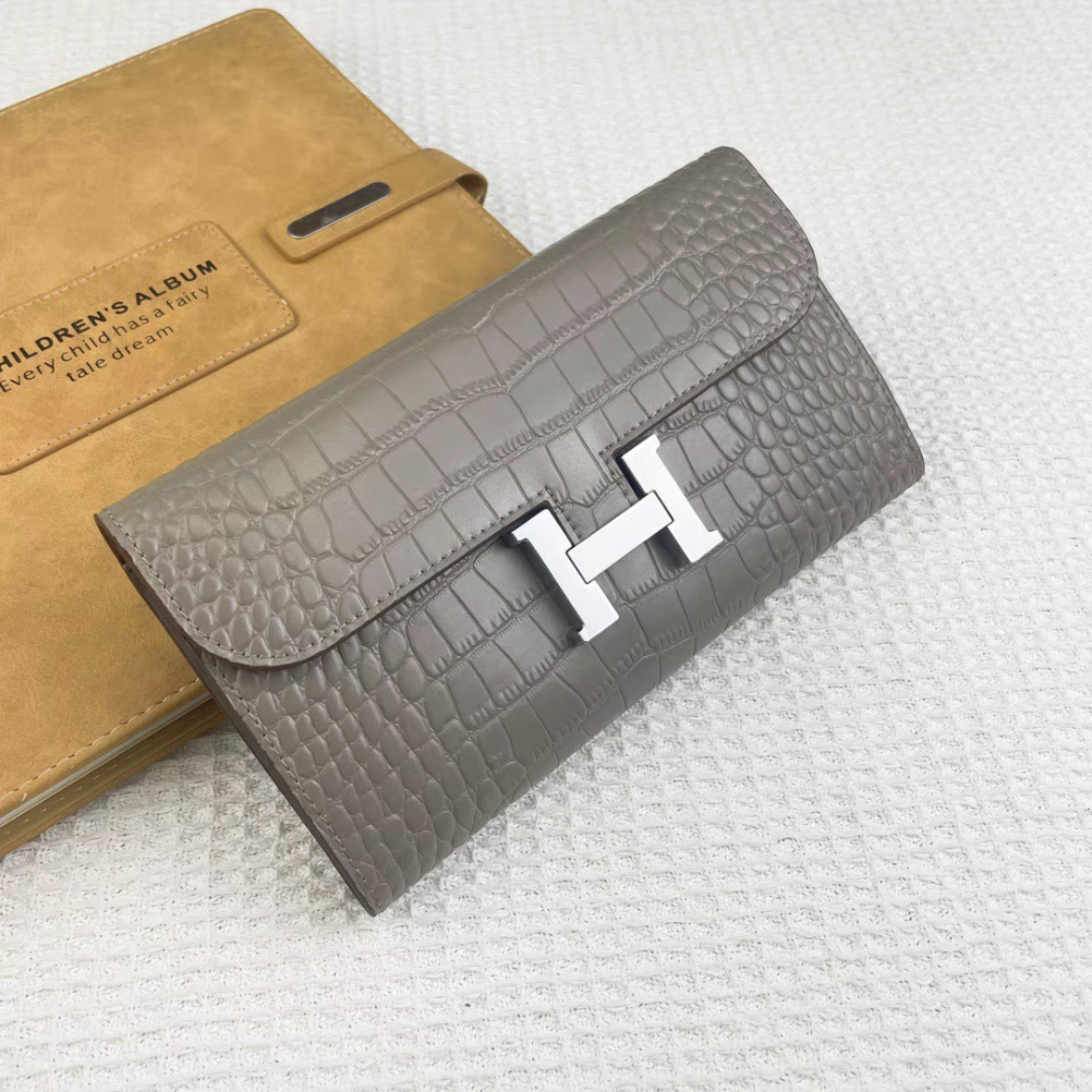 Hermes(エルメス)Constance Long Wallet 財布とクラッチバッグ