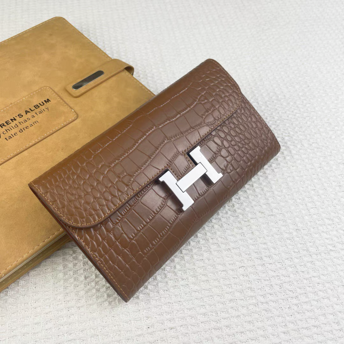 Hermes(エルメス)Constance Long Wallet 財布とクラッチバッグ