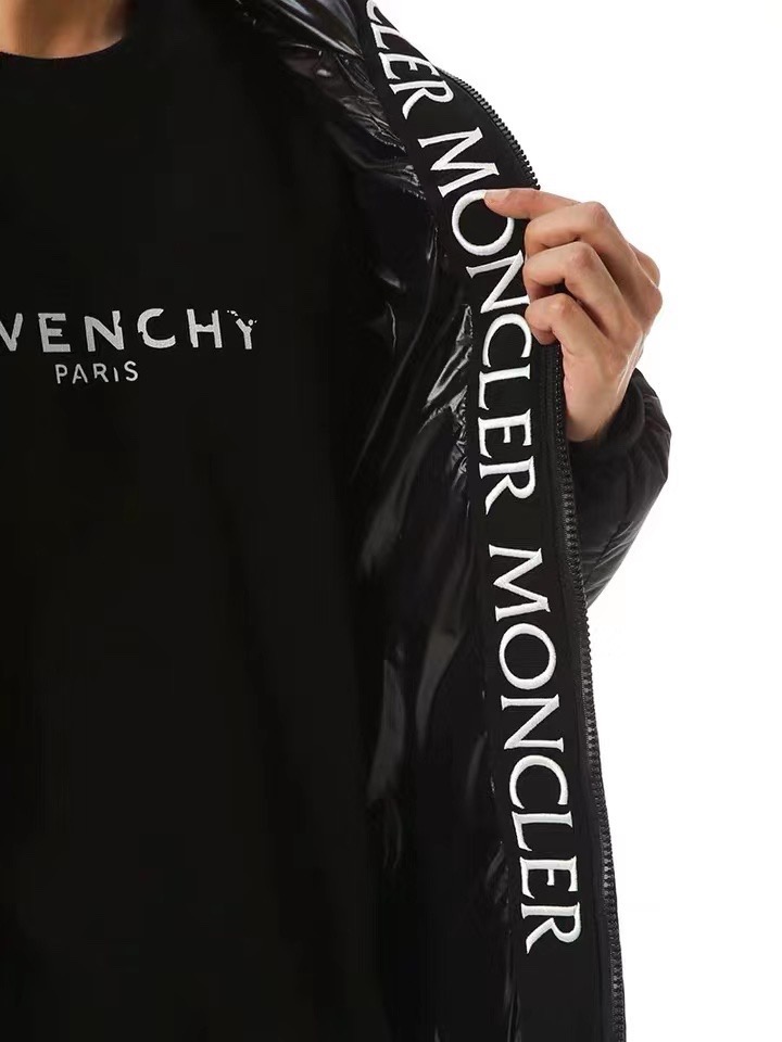 【公式認定ストア】MONCLER   Montcla（ユニセックス）多くの著名人やセレブに愛用されています! 即完売必至