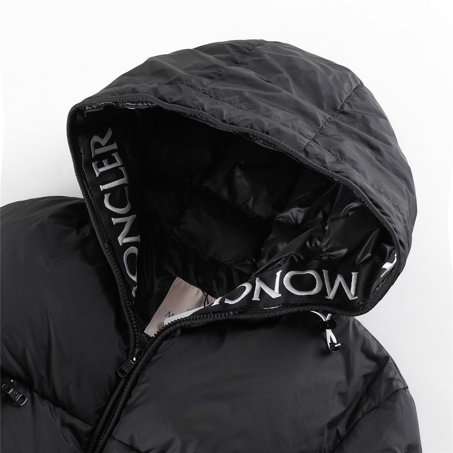 【公式認定ストア】MONCLER   Montcla（ユニセックス）多くの著名人やセレブに愛用されています! 即完売必至
