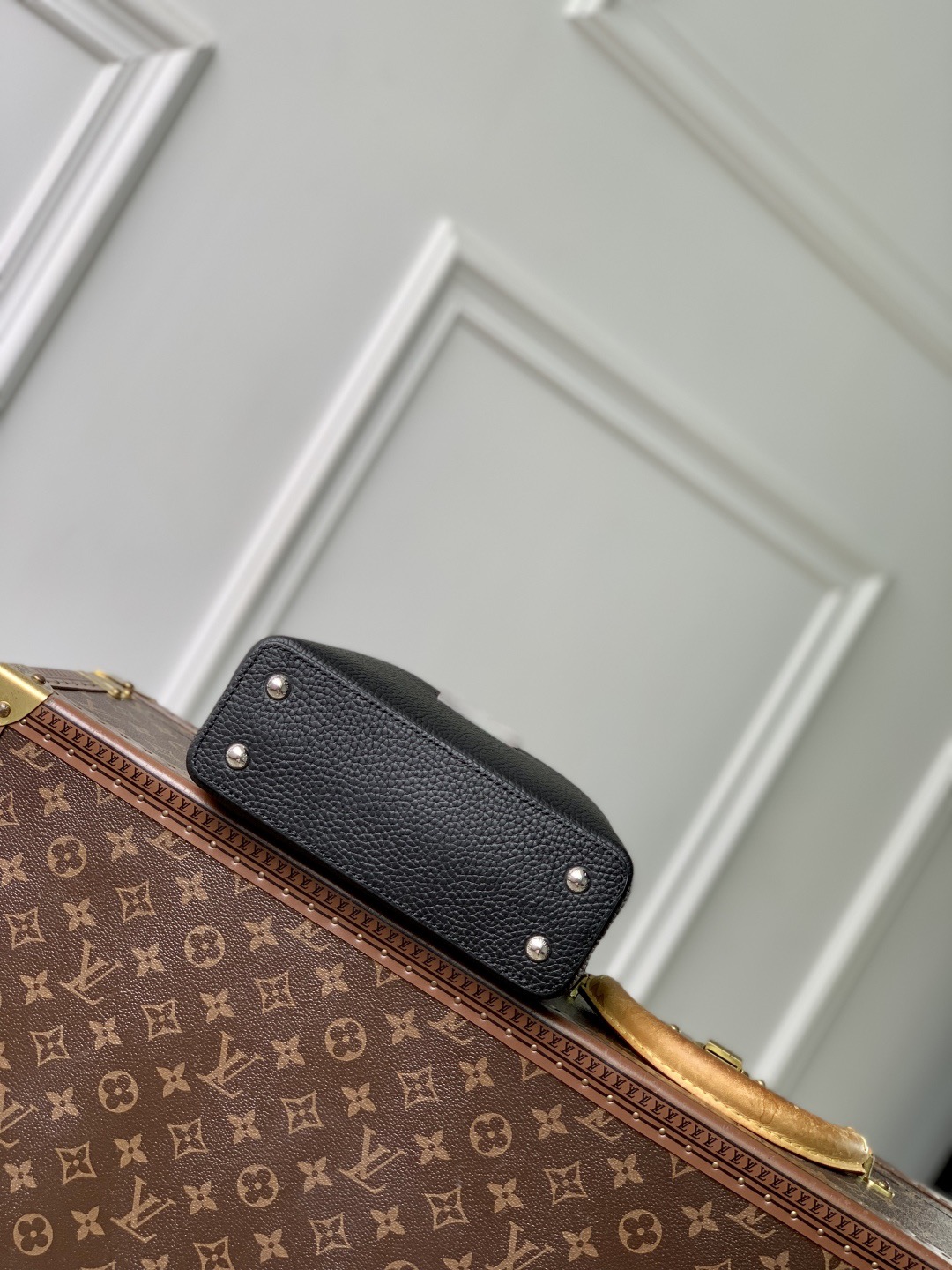 LV 2025新作 Capucinesレディース   チェーン付きハンドバッグ