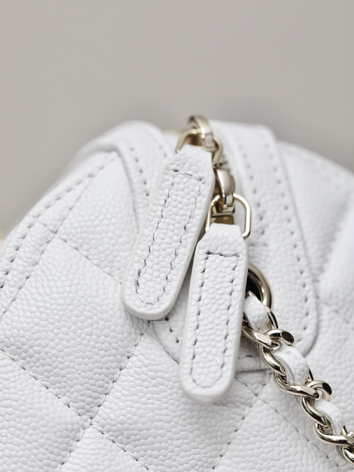 Chanel 25P シャネル 2025年春コレクション ボウリングバッグ風のリュック型ショルダーバッグ