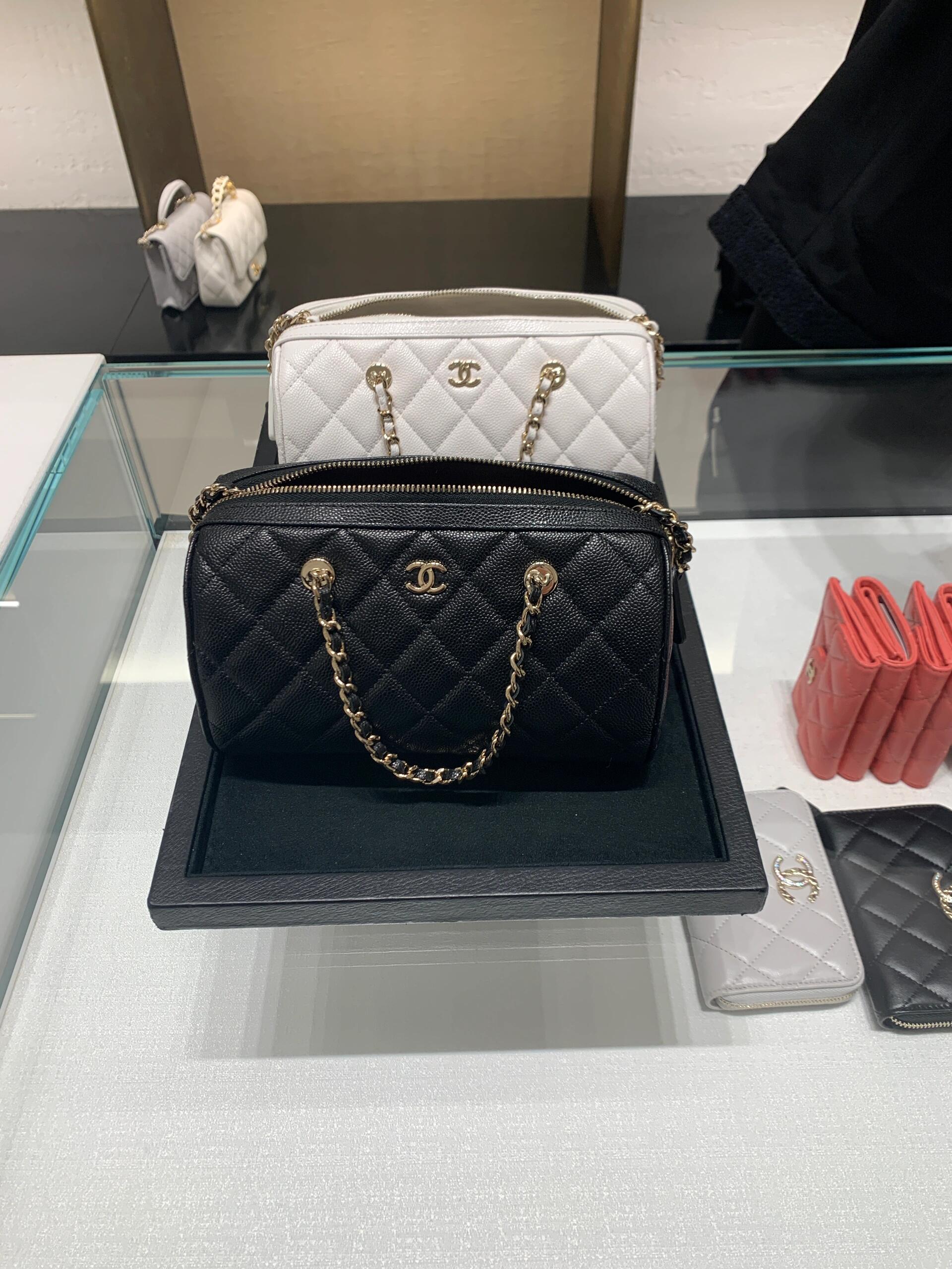 Chanel 25P シャネル 2025年春コレクション ボウリングバッグ風のリュック型ショルダーバッグ