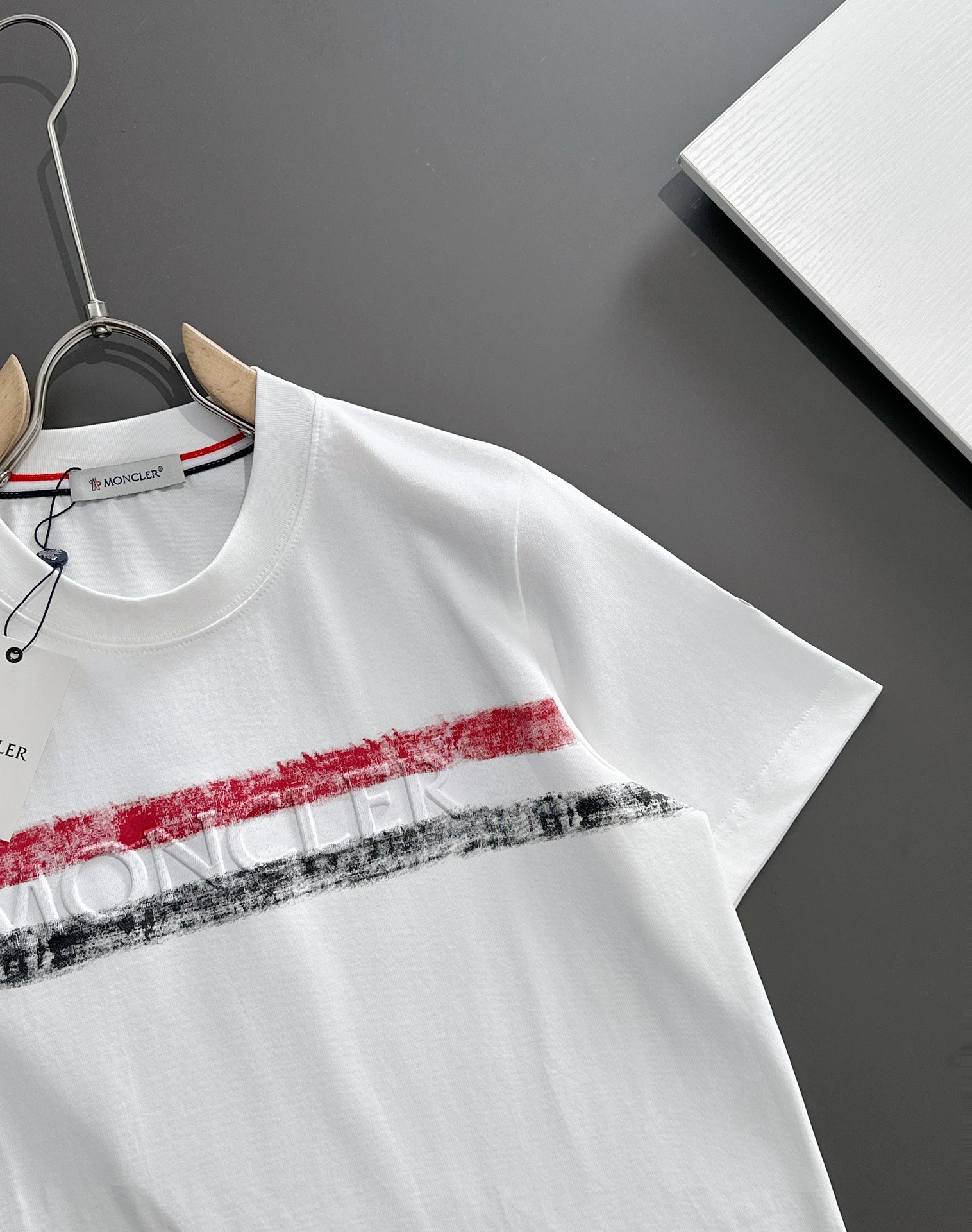 【Moncler 】（モンクレール）半袖 男女兼用Tシャツ