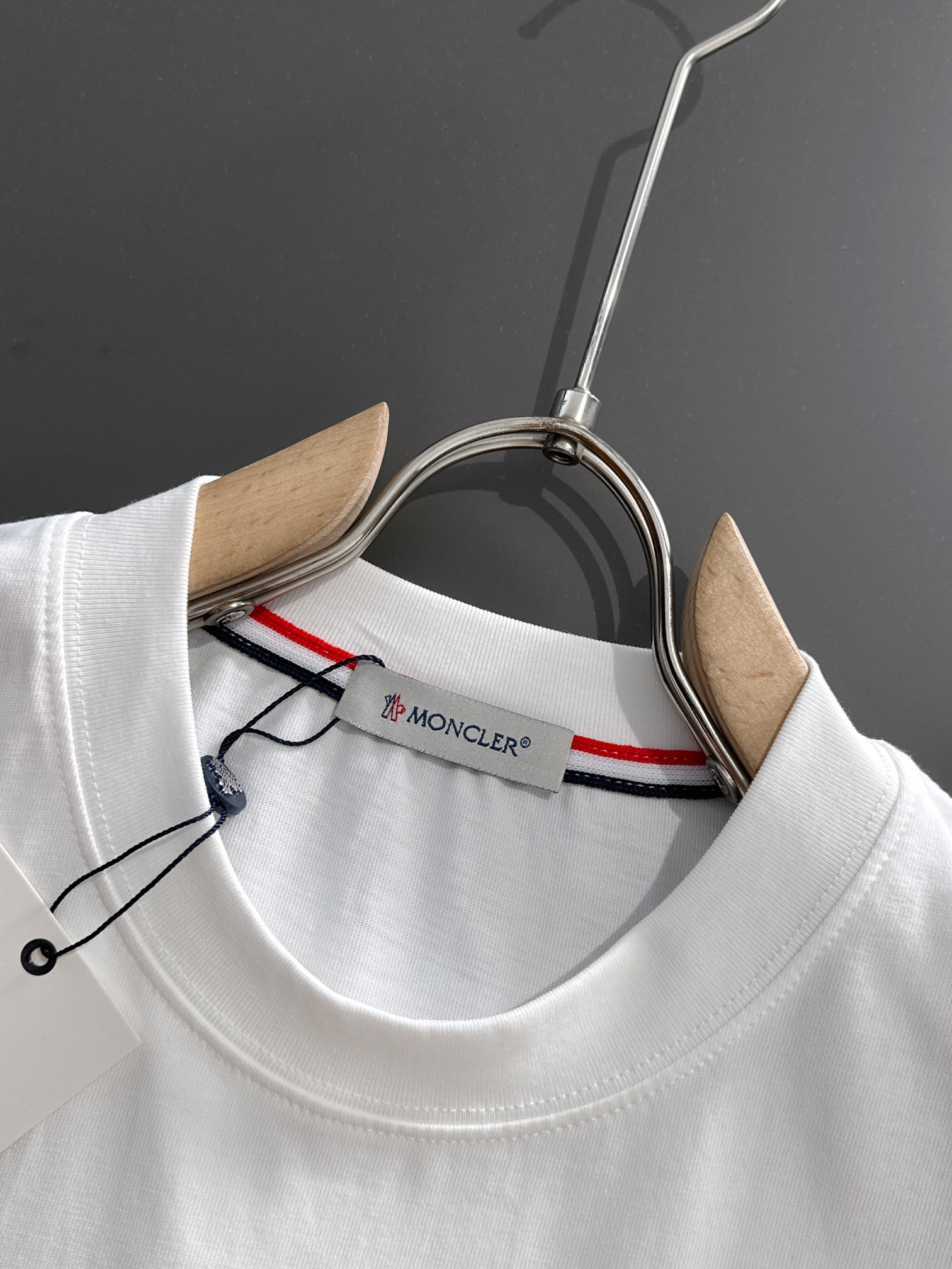 【Moncler 】（モンクレール）半袖 男女兼用Tシャツ