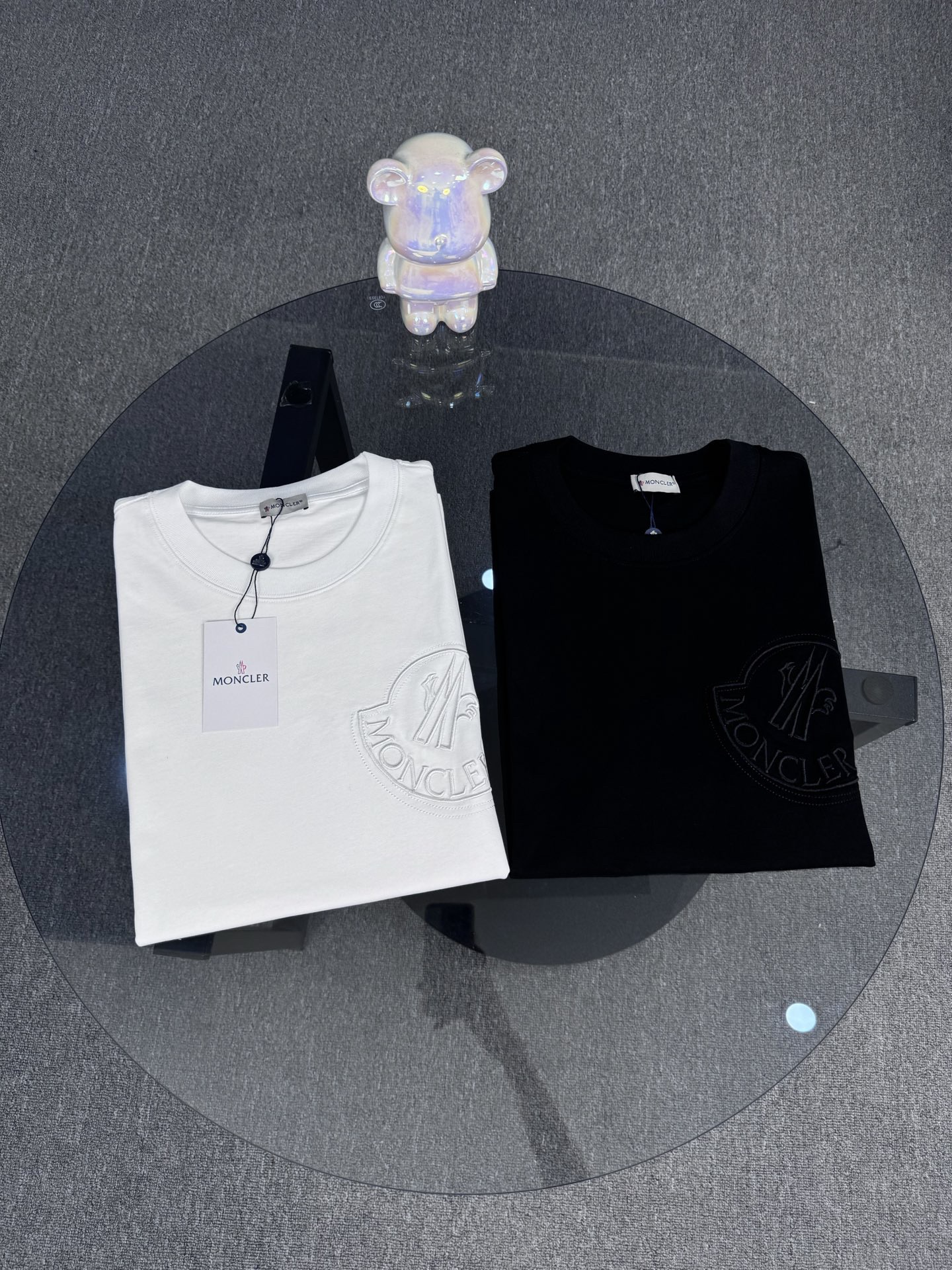 【Moncler 】（モンクレール）胸の刺繍 半袖 男女兼用Tシャツ