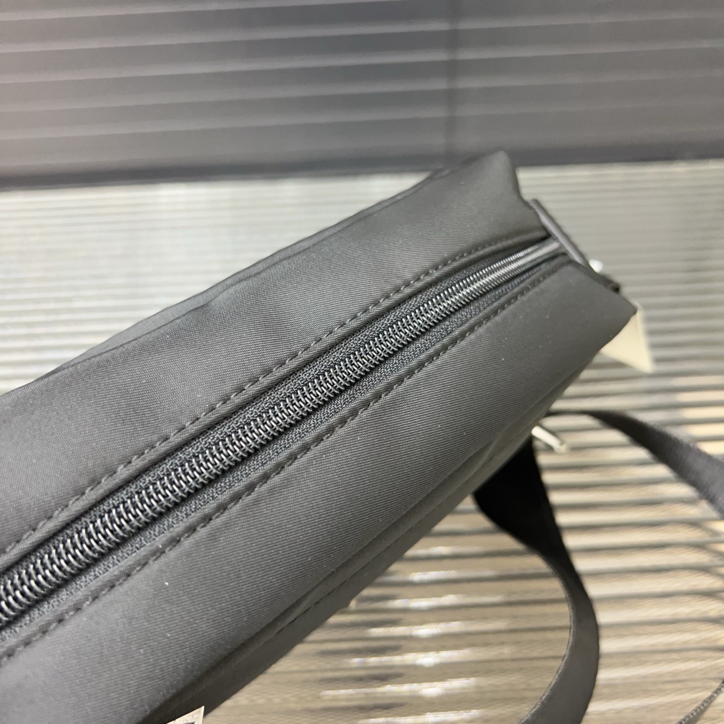 PRADA ナイロン ショルダーバッグ カメラバッグ ユニセックス クロスボディバッグ ワンショルダーバッグ