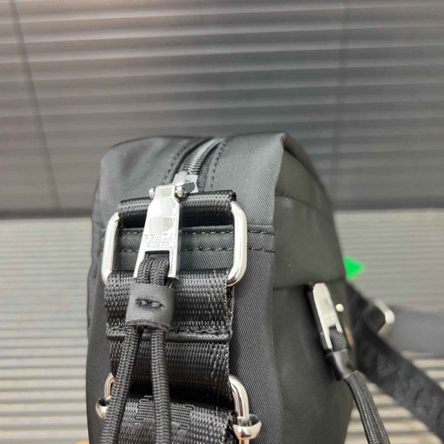 PRADA ナイロン ショルダーバッグ カメラバッグ ユニセックス クロスボディバッグ ワンショルダーバッグ