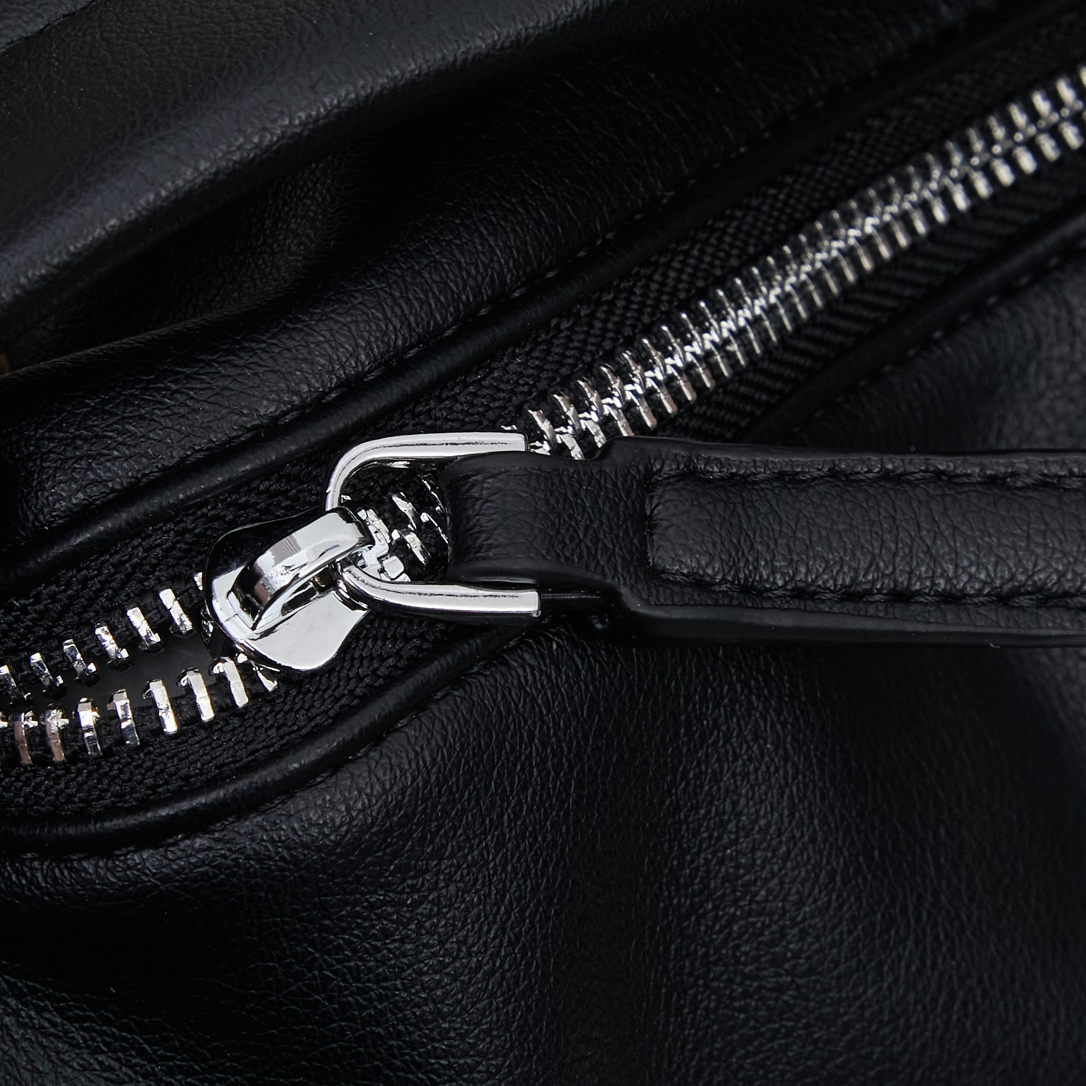 PRADA Naaオイルワックスラムレザー ショルダー&クラッチバッグ 2025年ランウェイ新作 ボストンピローバッグ カップルバッグ