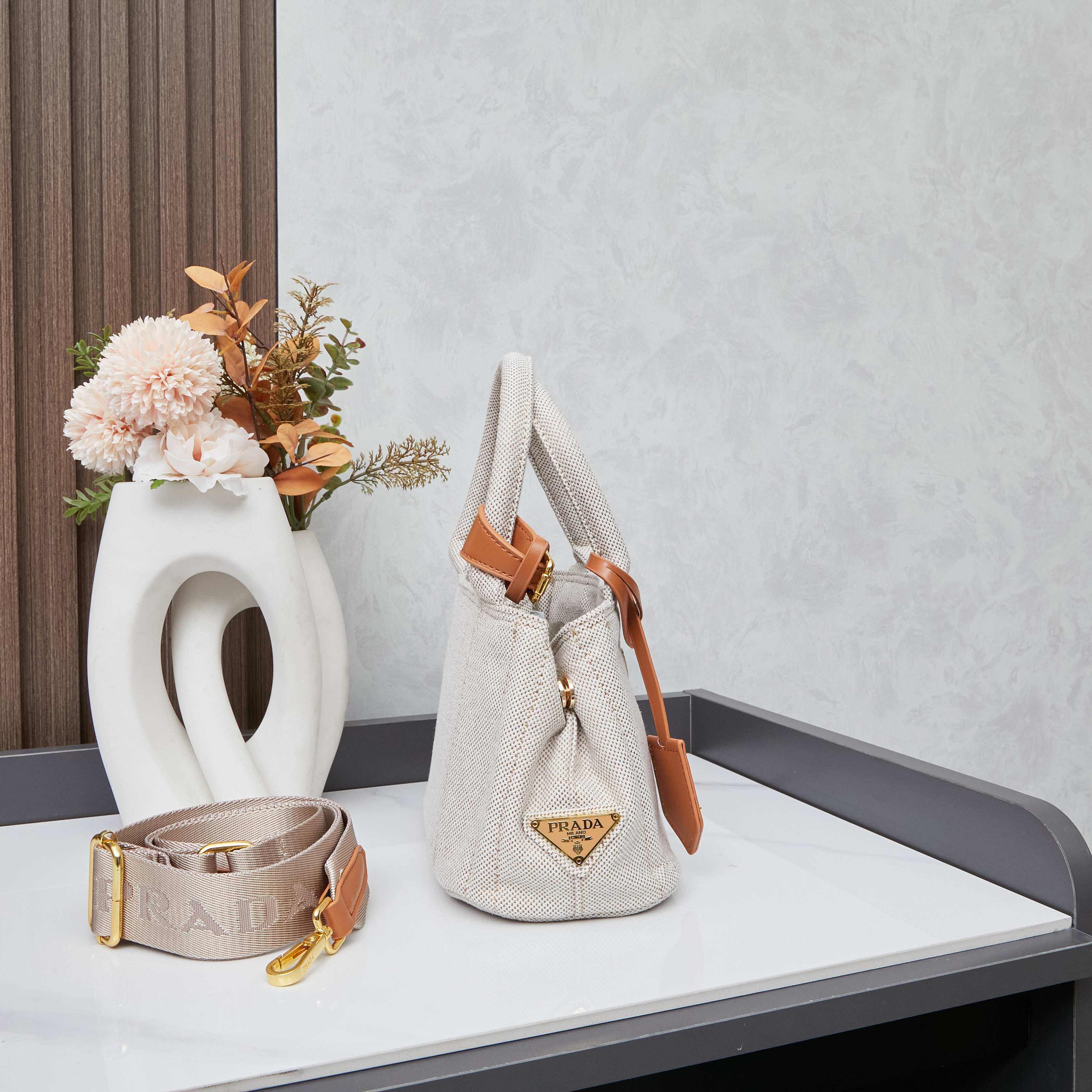 PRADA 新作発売 2025年サマーコレクション リネン混レザーコンビ トートバッグ