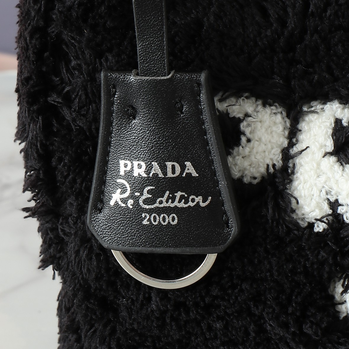 PRADA Re-Edition 2000 ソフトテリー ミニハンドバッグ ふわふわホーボーバッグ