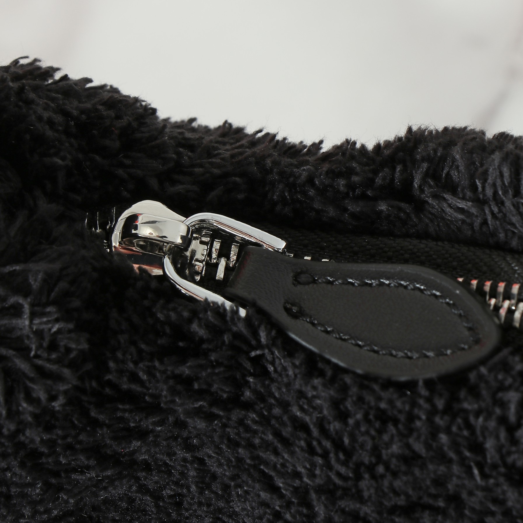 PRADA Re-Edition 2000 ソフトテリー ミニハンドバッグ ふわふわホーボーバッグ