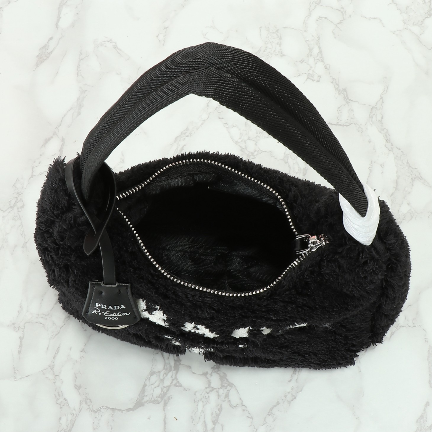 PRADA Re-Edition 2000 ソフトテリー ミニハンドバッグ ふわふわホーボーバッグ