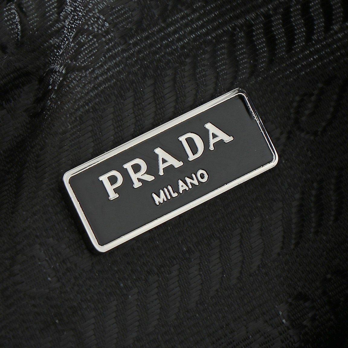PRADA Re-Edition 2000 ソフトテリー ミニハンドバッグ ふわふわホーボーバッグ