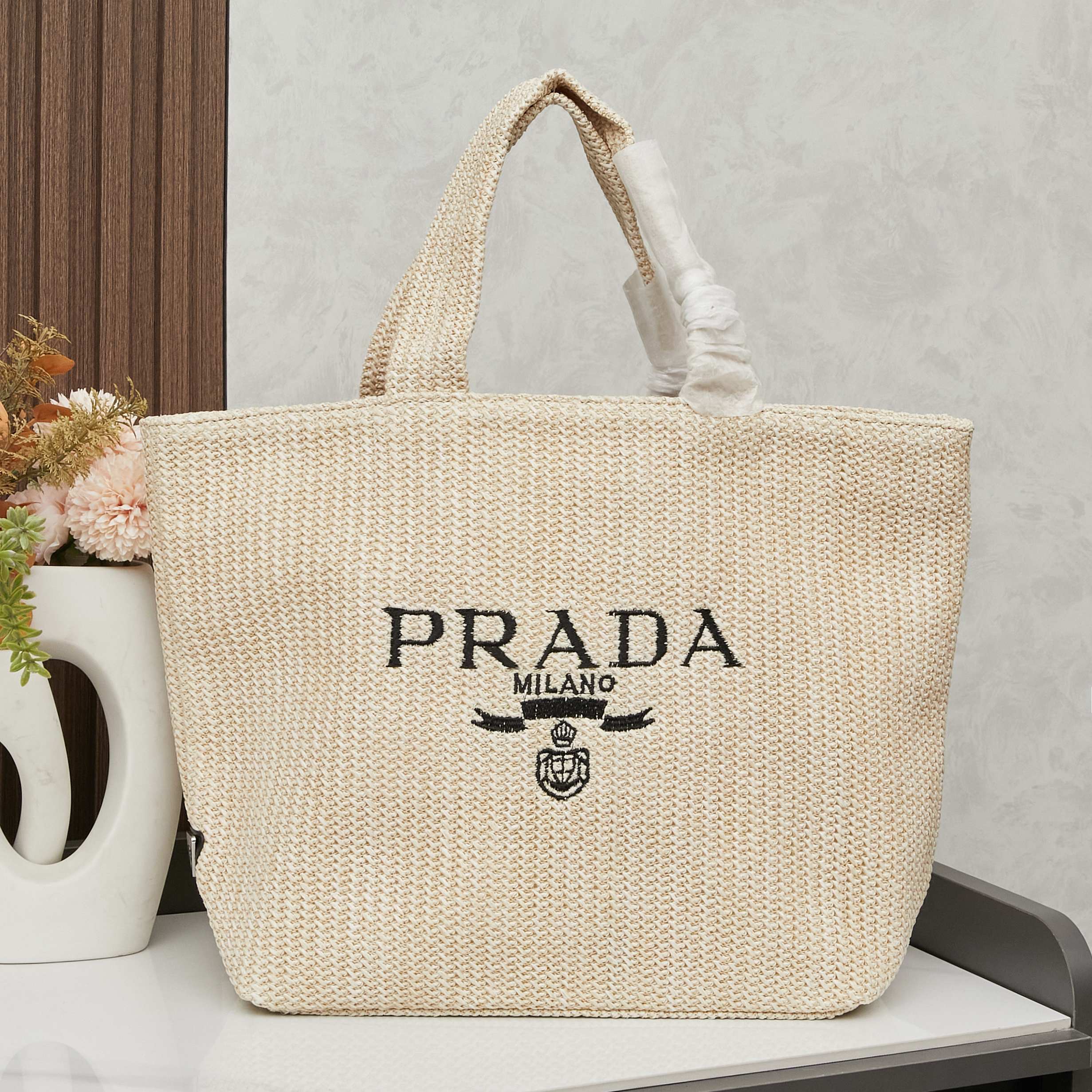 PRADA 新作 ホロウアウト ラフィア編み トートバッグ