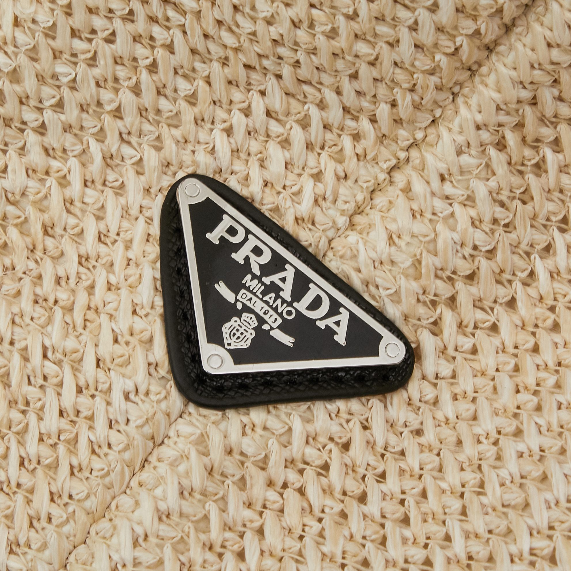 PRADA 新作 ホロウアウト ラフィア編み トートバッグ