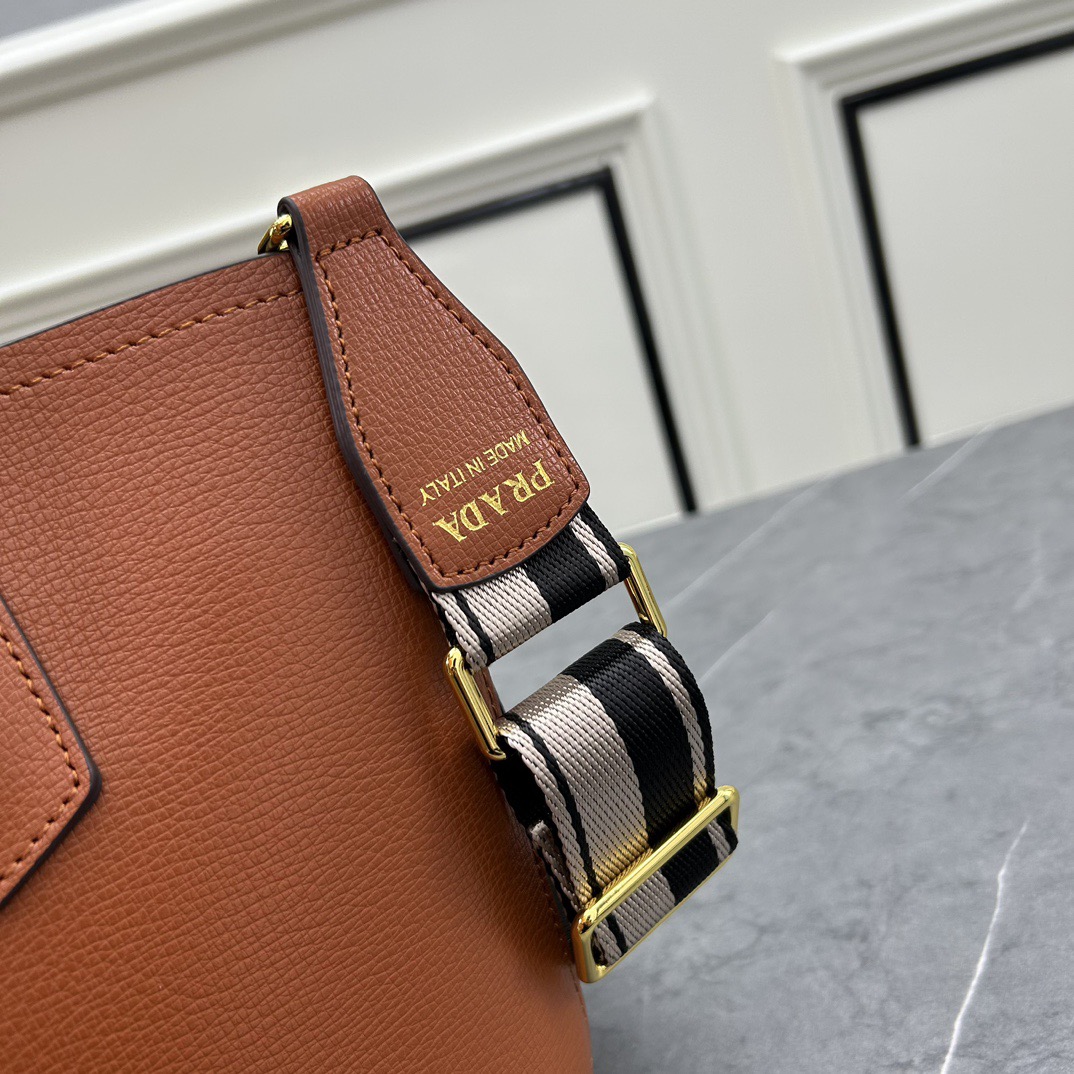 PRADA 親子バッグ🎉最新大ヒットモデル🎉、ガレリア ハンドバッグ レディース