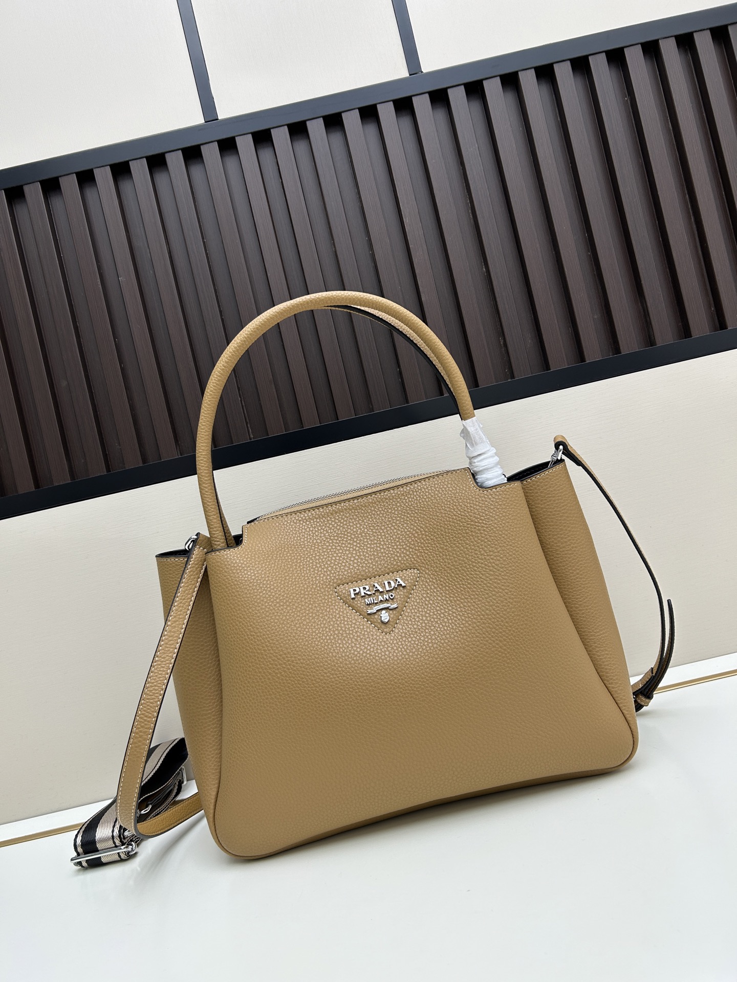 PRADA クラシックデザイン ダブルショルダーストラップ💋 カーフレザー 2ハンドル レディースバッグ