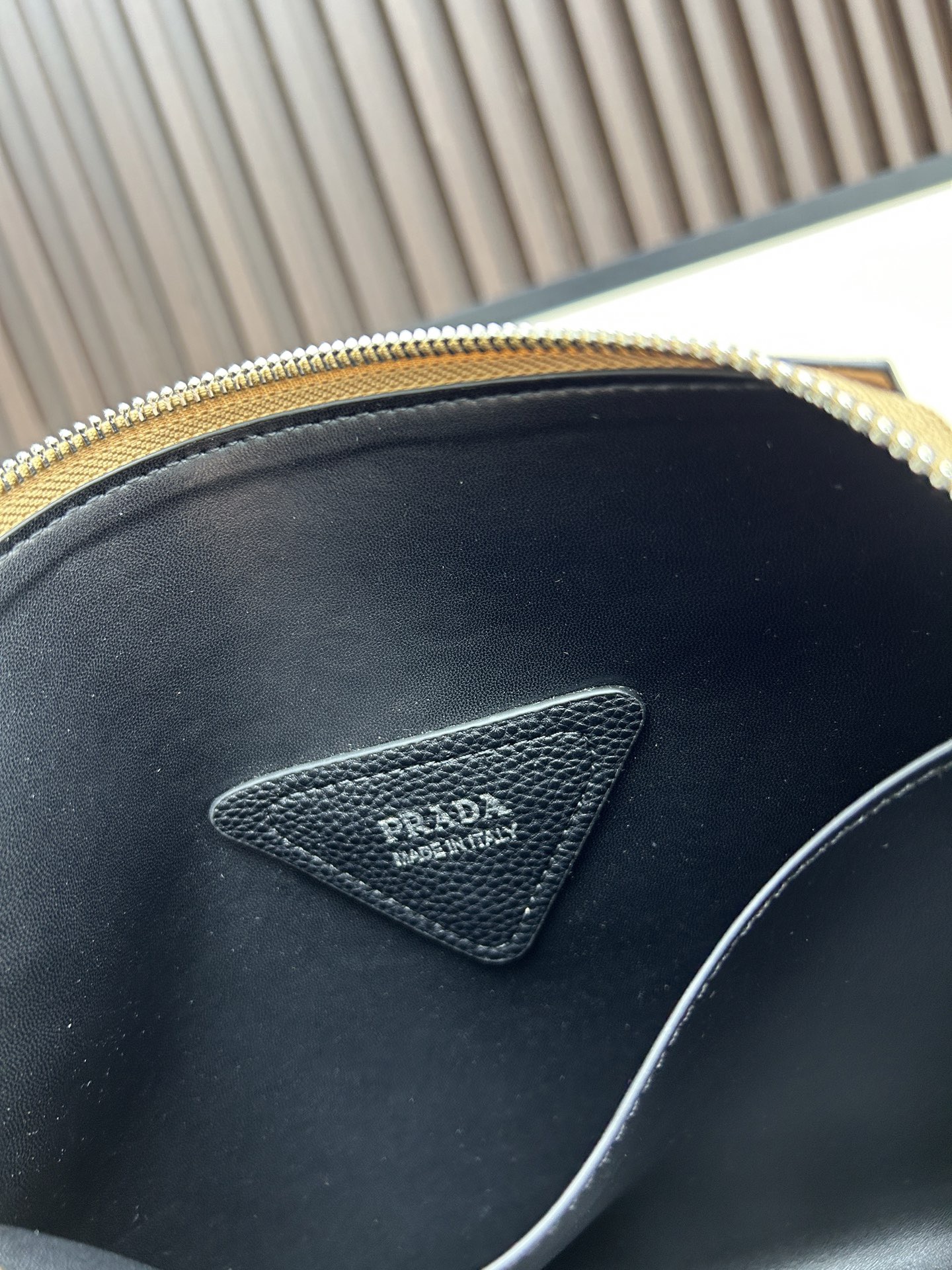 PRADA クラシックデザイン ダブルショルダーストラップ💋 カーフレザー 2ハンドル レディースバッグ