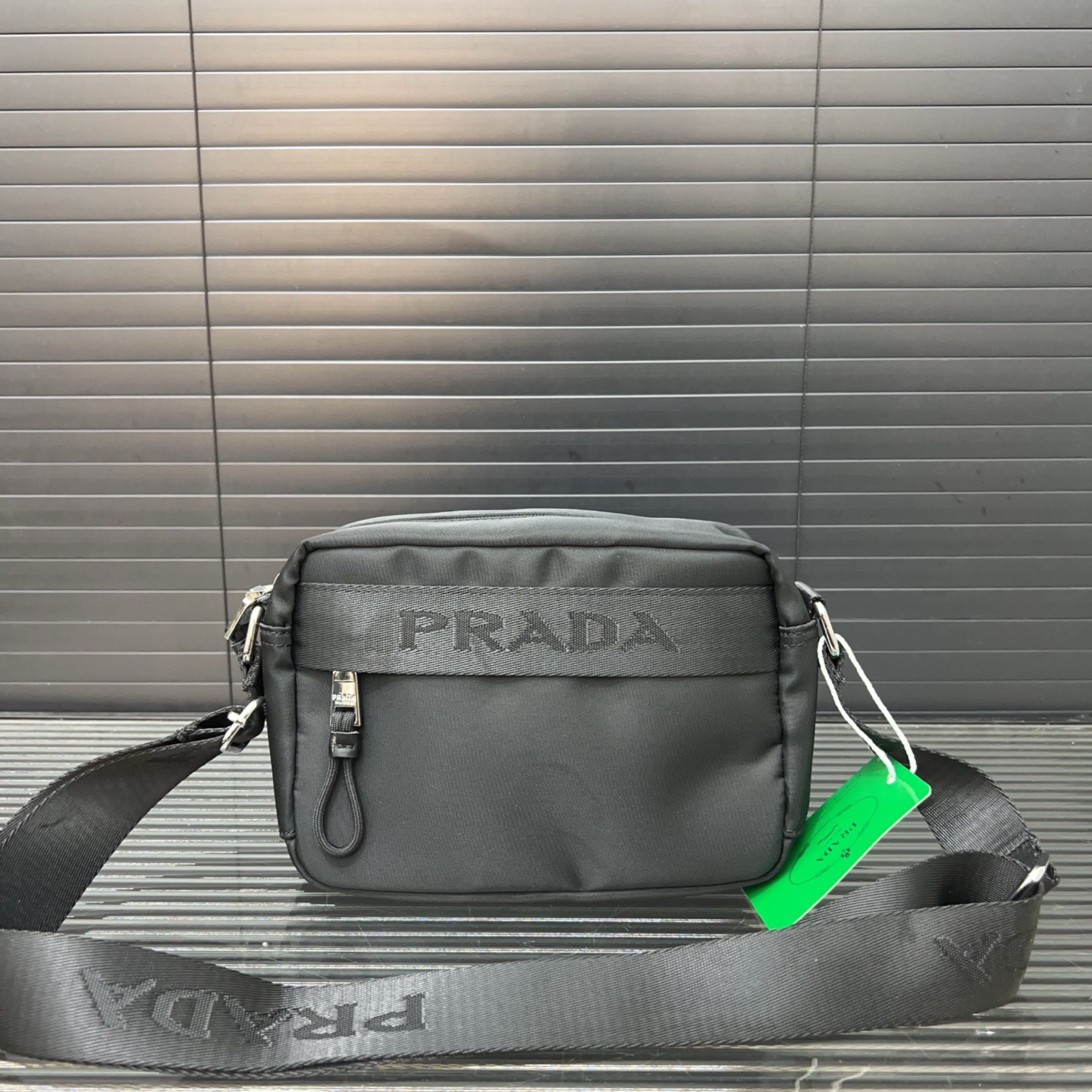 PRADA ナイロン ショルダーバッグ カメラバッグ ユニセックス クロスボディバッグ ワンショルダーバッグ