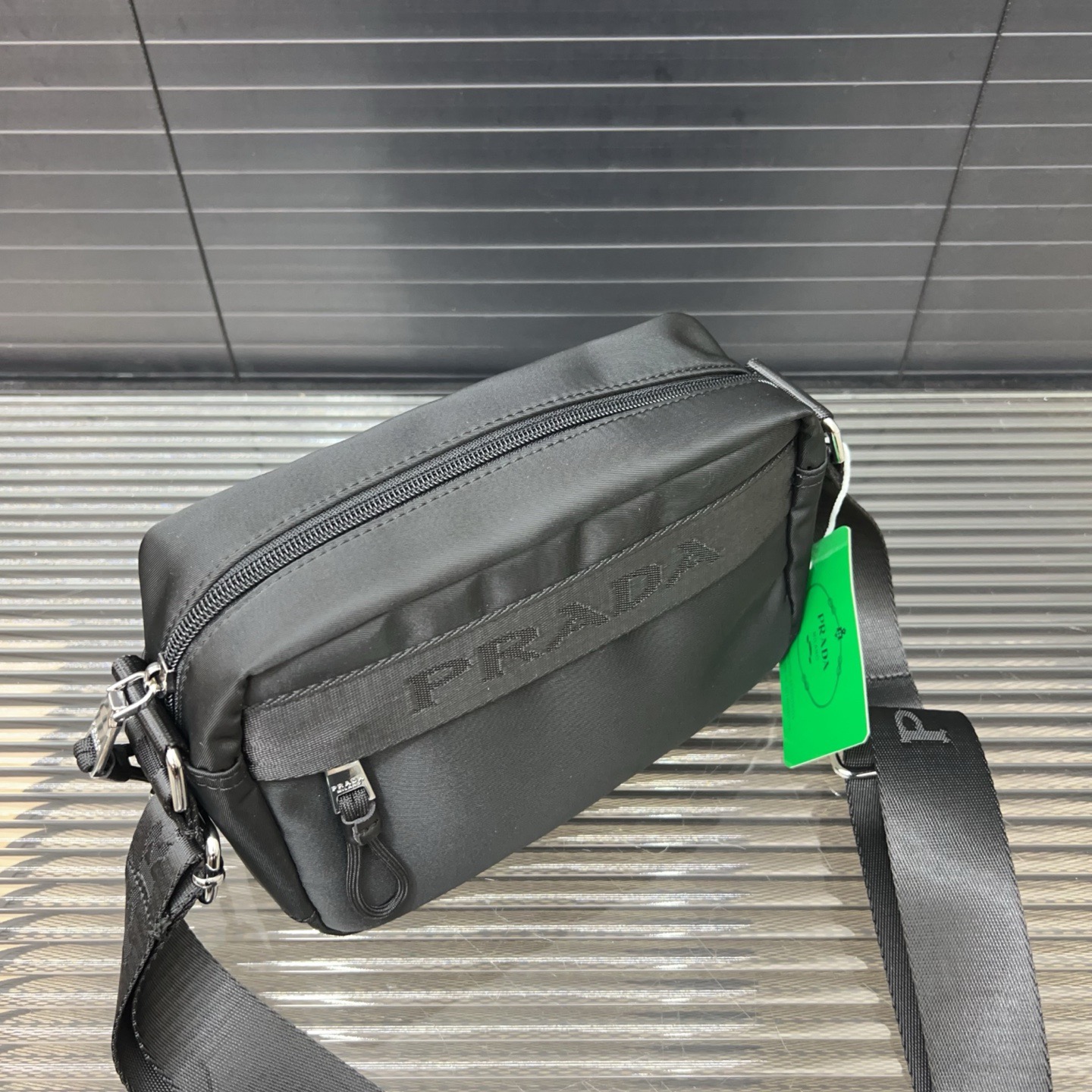 PRADA ナイロン ショルダーバッグ カメラバッグ ユニセックス クロスボディバッグ ワンショルダーバッグ