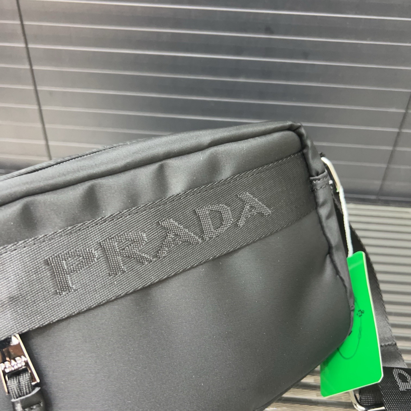 PRADA ナイロン ショルダーバッグ カメラバッグ ユニセックス クロスボディバッグ ワンショルダーバッグ