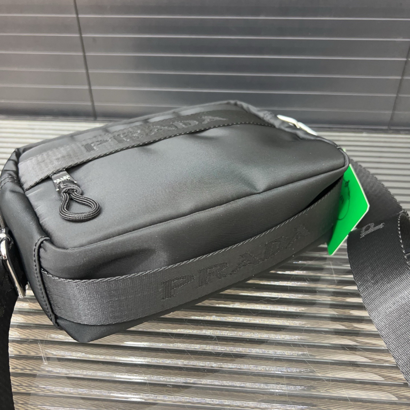 PRADA ナイロン ショルダーバッグ カメラバッグ ユニセックス クロスボディバッグ ワンショルダーバッグ