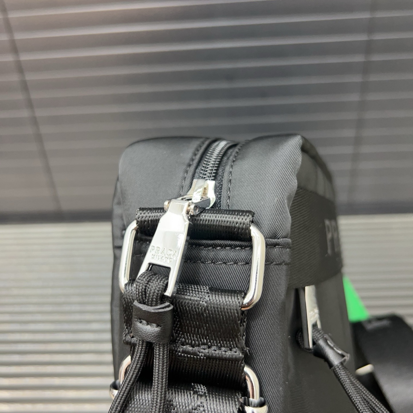 PRADA ナイロン ショルダーバッグ カメラバッグ ユニセックス クロスボディバッグ ワンショルダーバッグ