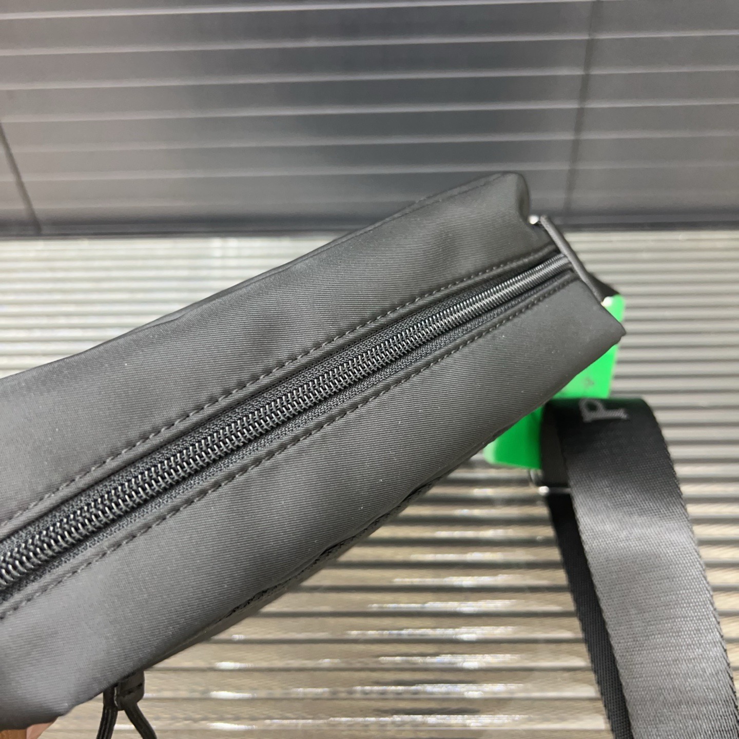 PRADA ナイロン ショルダーバッグ カメラバッグ ユニセックス クロスボディバッグ ワンショルダーバッグ