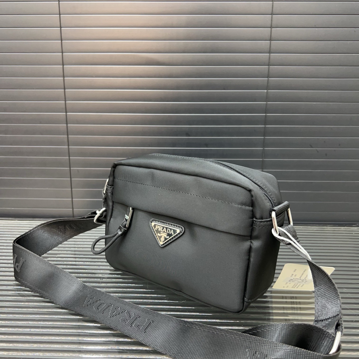 PRADA ナイロン ショルダーバッグ カメラバッグ ユニセックス クロスボディバッグ ワンショルダーバッグ