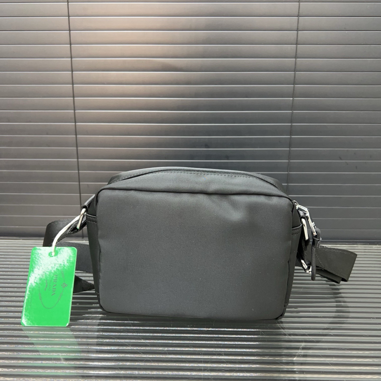 PRADA ナイロン ショルダーバッグ カメラバッグ ユニセックス クロスボディバッグ ワンショルダーバッグ