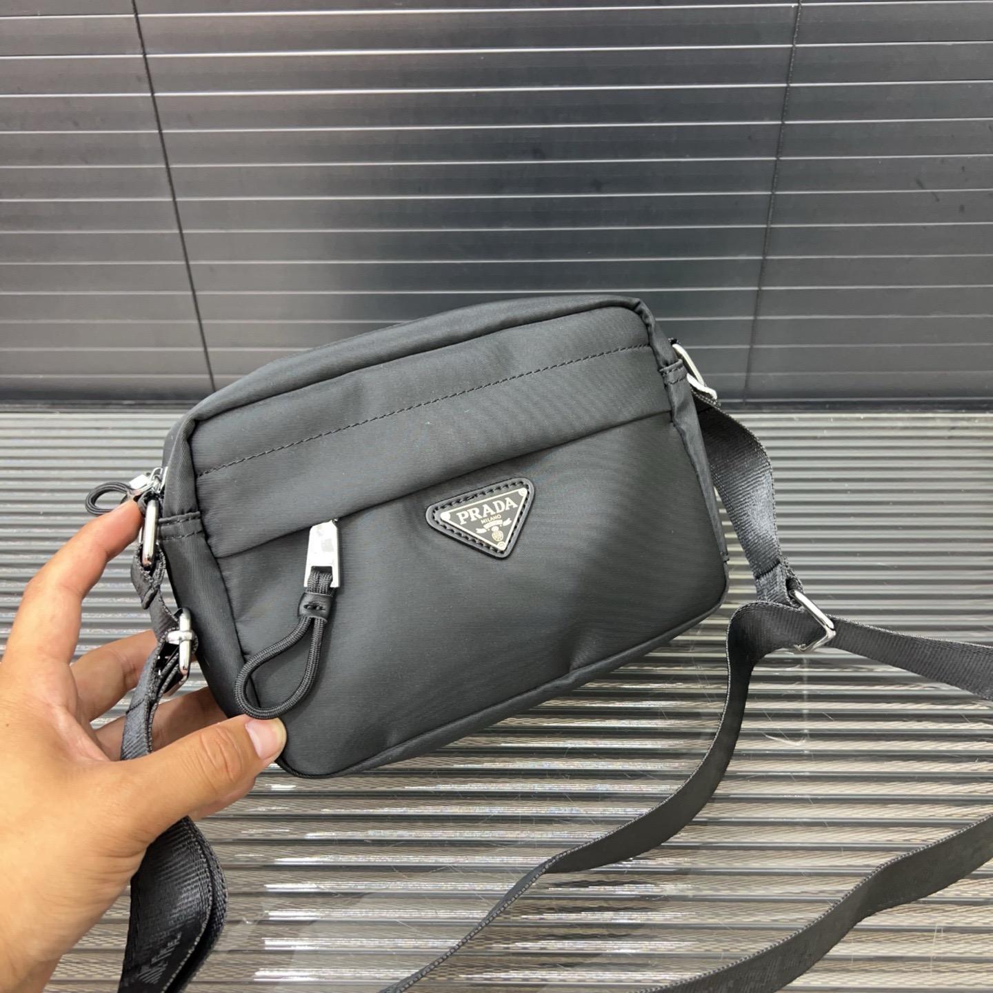 PRADA ナイロン ショルダーバッグ カメラバッグ ユニセックス クロスボディバッグ ワンショルダーバッグ