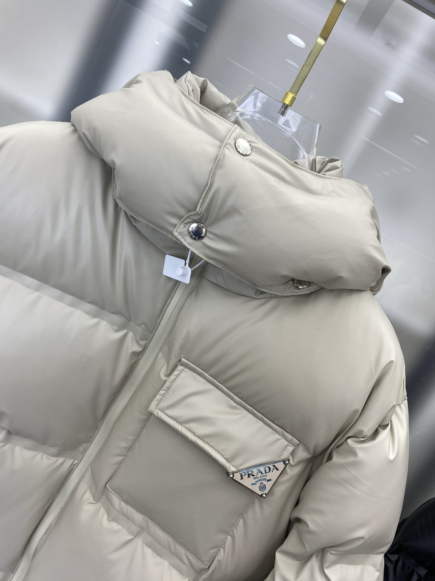 PRADAプラダ 冬のダウンジャケット 旬の新作 三角標ユニセックスMONCLER