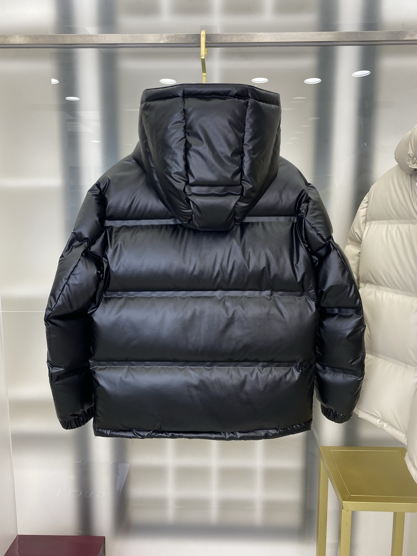 PRADAプラダ 冬のダウンジャケット 旬の新作 三角標ユニセックスMONCLER