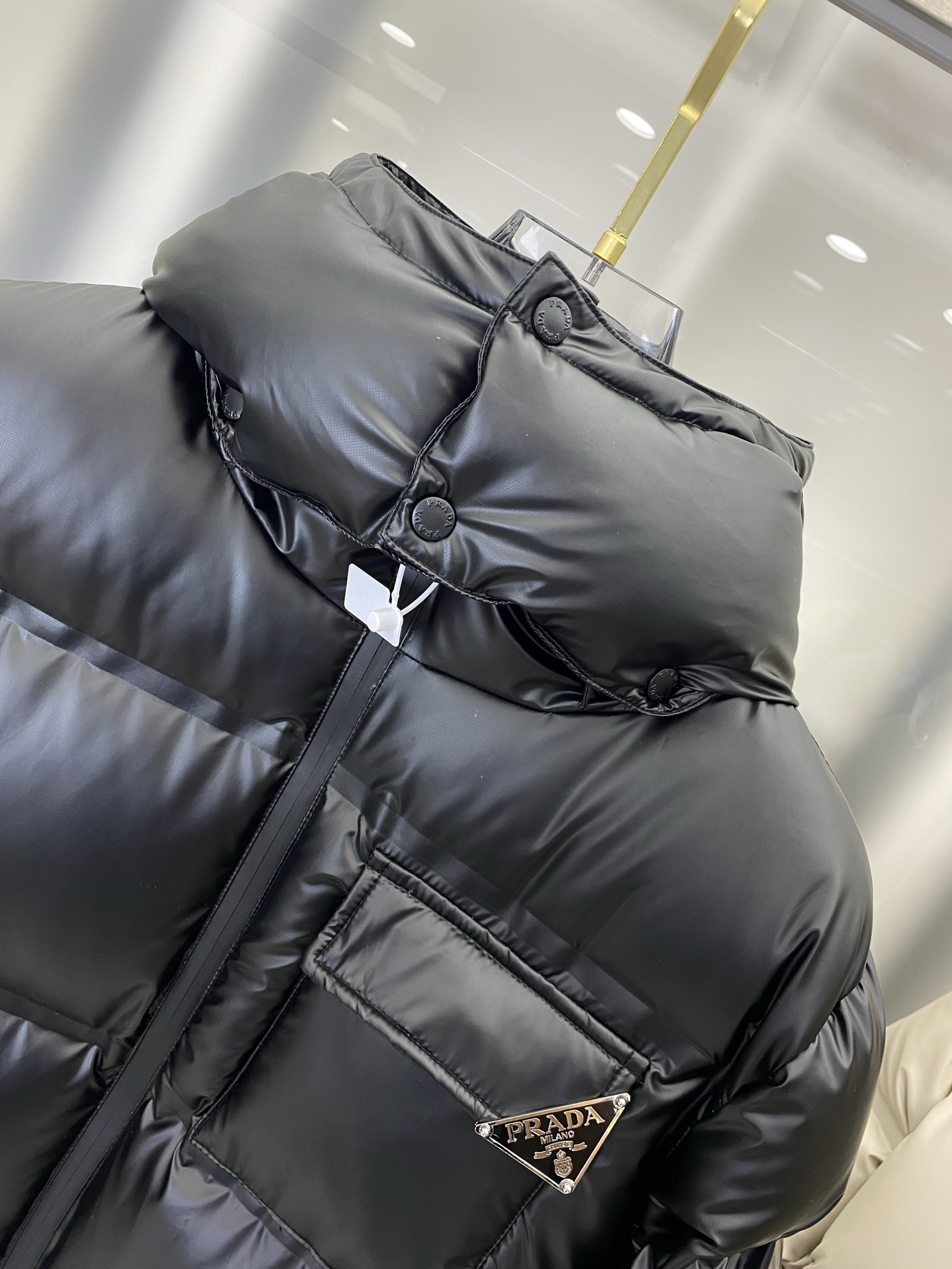 PRADAプラダ 冬のダウンジャケット 旬の新作 三角標ユニセックスMONCLER