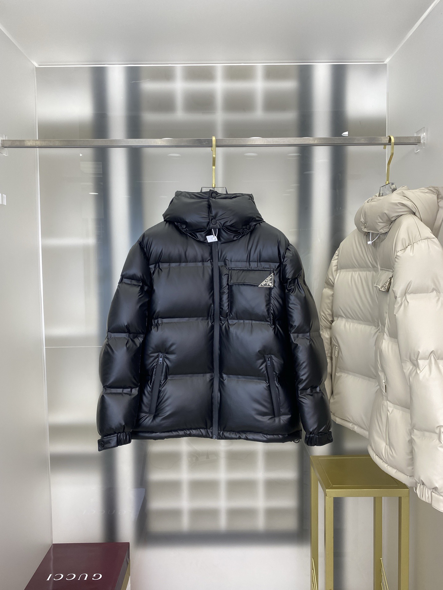 PRADAプラダ 冬のダウンジャケット 旬の新作 三角標ユニセックスMONCLER